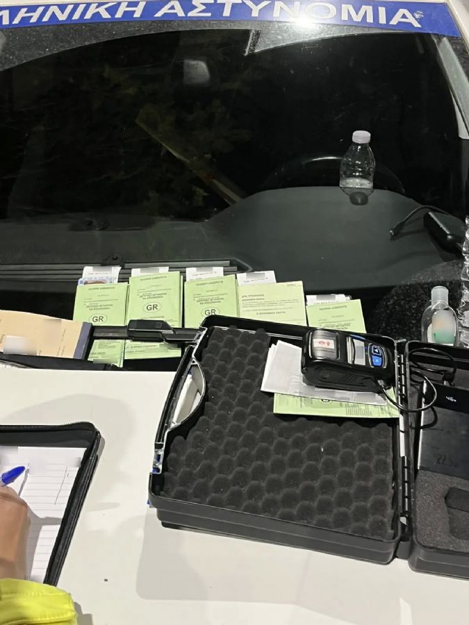 Πήρε εκατοντάδες διπλώματα και οχήματα η ΕΛ.ΑΣ.